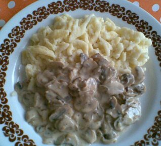 Špecle se slaninou a žampiony