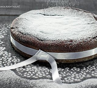 Tmavý čokoládový koláč