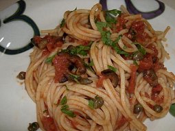 Špagety alla puttanesca