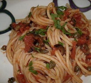Špagety alla puttanesca