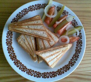 Toasty s vinnou klobásou