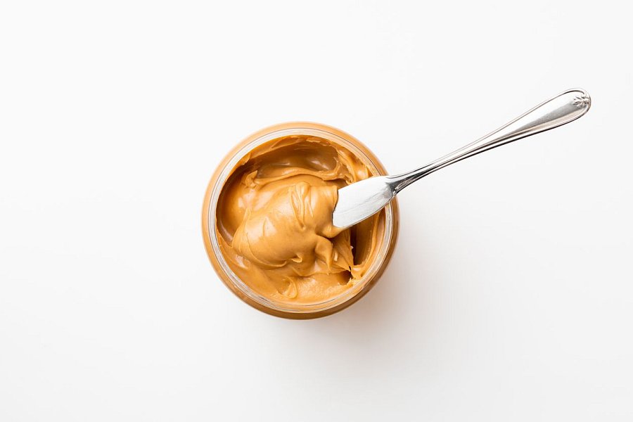 Nepečené ovesné sušenky s arašídovým krémem