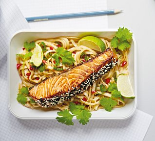 Losos v sezamu s nudlemi