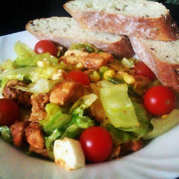 Salát s kuřecími kousky