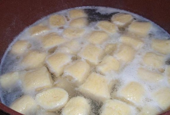 Pivní výpečky s bramborovými noky