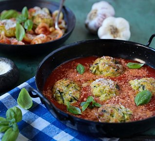 Cuketové kuličky v rajčatové omáčce