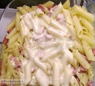 Zapečené těstoviny se sýrovou omáčkou