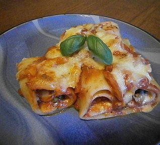 Cannelloni s houbami a rajčatovou omáčkou