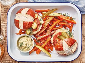 Rybí burger a batátové hranolky