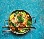 Zelené thajské karí s krevetami a udon nudlemi