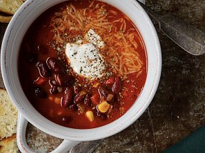 Chilli sin carne polévka