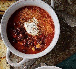Chilli sin carne polévka