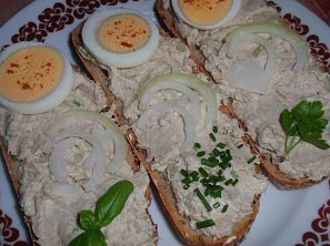 Jednoduchá pomazánka z uzené makrely