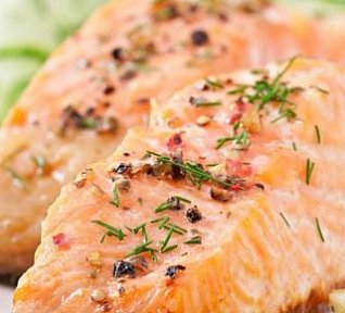 Restovaný losos se šťouchanými brambory a tvarohovým dipem