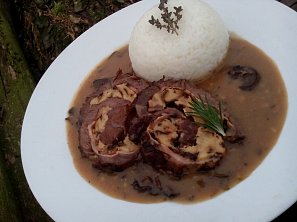 Hovězí roláda s houbovou omáčkou