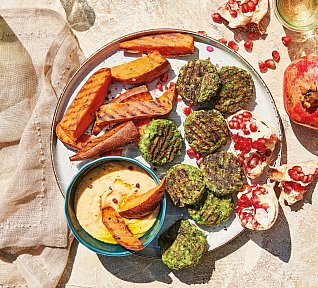 Hráškový falafel s pečenými batáty