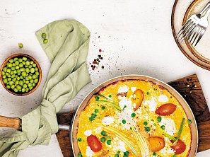 Frittata s jarní cibulkou a hráškem