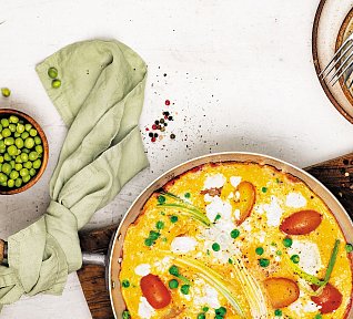 Frittata s jarní cibulkou a hráškem