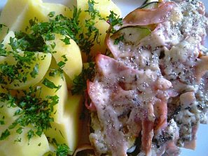 Maso zapékané s cuketou a nivou