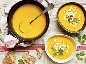 Mrkvový krém s kurkumou a fetou