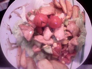 Zeleninový salát s kuřecím masem a americkým bramborem