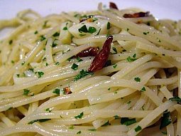 Spaghetti aglio, olio e peperoncini