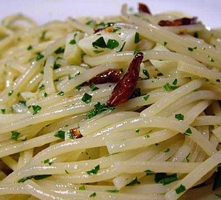 Spaghetti aglio, olio e peperoncini Spaghetti aglio, olio e peperoncini