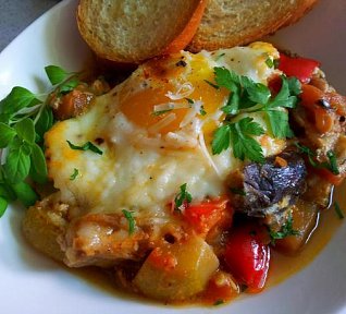 Zapečené ratatouille se sázeným vejcem