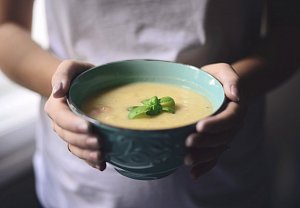 Polévka z pečeného květáku