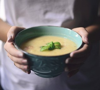 Polévka z pečeného květáku