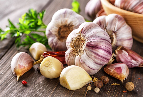 Gnocchi s česnekem, špenátem a kuřecím masem