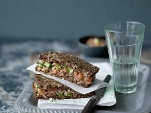 Lososový tatarák s avokádem