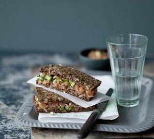 Lososový tatarák s avokádem