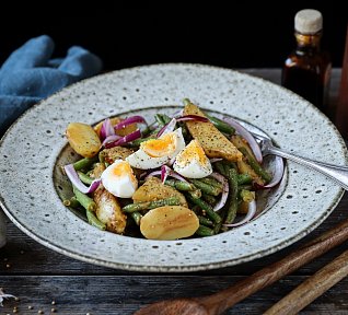 Bramborový salát se zelenými fazolkami