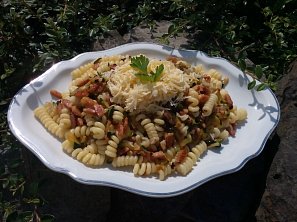 Cuketové těstoviny se slaninou