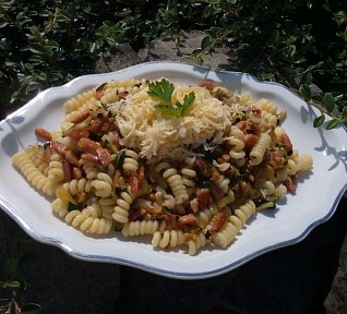 Cuketové těstoviny se slaninou