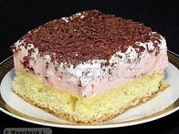 Jahodové řezy s pudinkovým krémem a šlehačkou