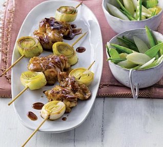 Chřestovo-hráškový salát s japonskými špízy