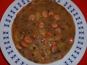 Čočková polévka s párky