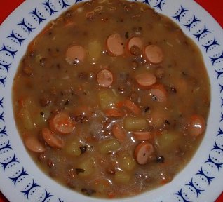 Čočková polévka s párky