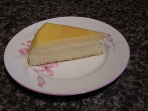 Dvouvrstvý koláč z jednoho těsta, co se rozdělí na dvě vrstvy sám