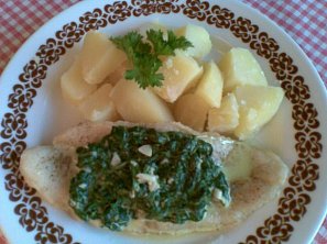 Pangasius na listovém špenátu se smetanou Pangasius na listovém špenátu se smetanou