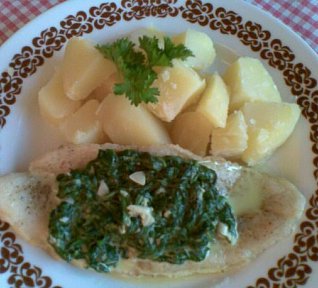 Pangasius na listovém špenátu se smetanou