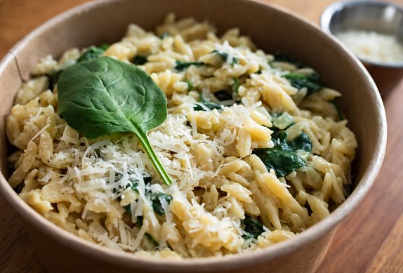 Citronové orzo se špenátem