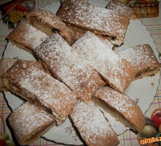 Netradiční štrúdl s drobenkou uvnitř