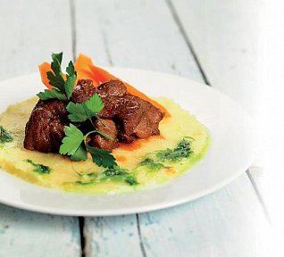 Telecí líčka na víně