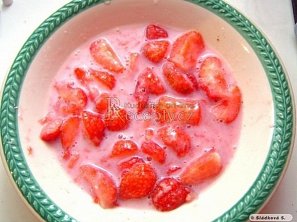 Jahodová polévka mléčná Jahodová polévka mléčná