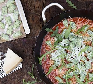 Nadýchané domácí noky s rajčatovou omáčkou