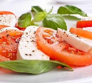 Italská kuchyně- předkrmy - salát Caprese