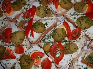 Báječné chlebíčkové tousty s tvarůžkovou pomazánkou